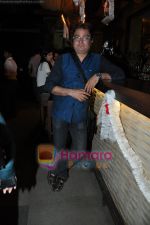 Vinay Pathak at Raat Gayi Baat Gayi cast chills at Bonobo bar in Bandra, Mumbai on 30th Dec 2009 (2).JPG